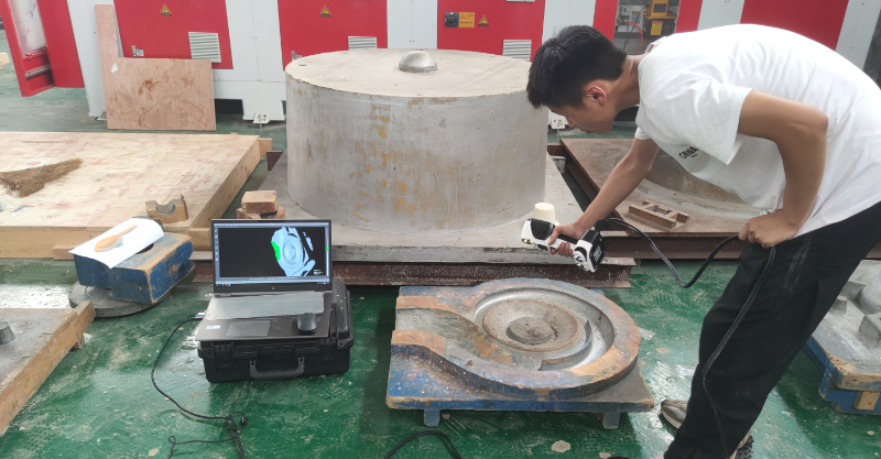 使用iReal 2E对木泵进行3D扫描