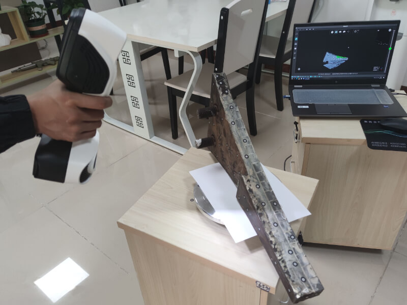 使用iReal 2E对金属零件进行3D扫描