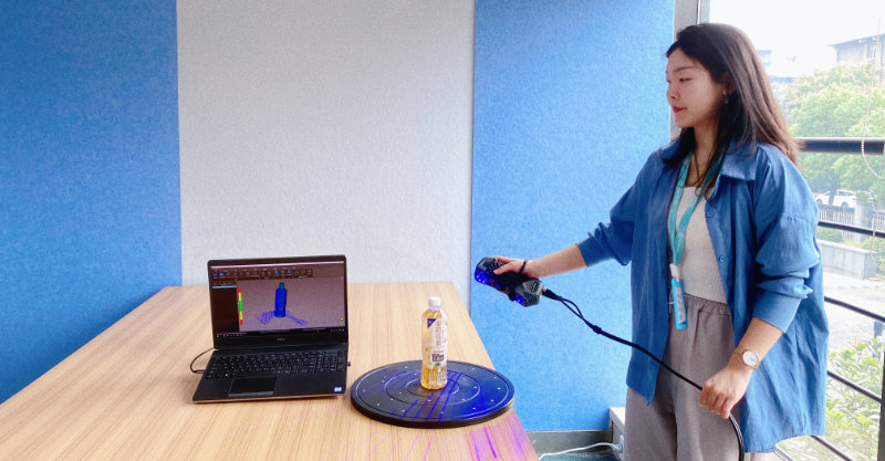 使用SIMSCAN对瓶身进行3D扫描